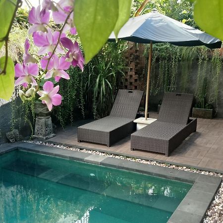 D'Puja Home Stay And Spa นูซาดูอา ภายนอก รูปภาพ