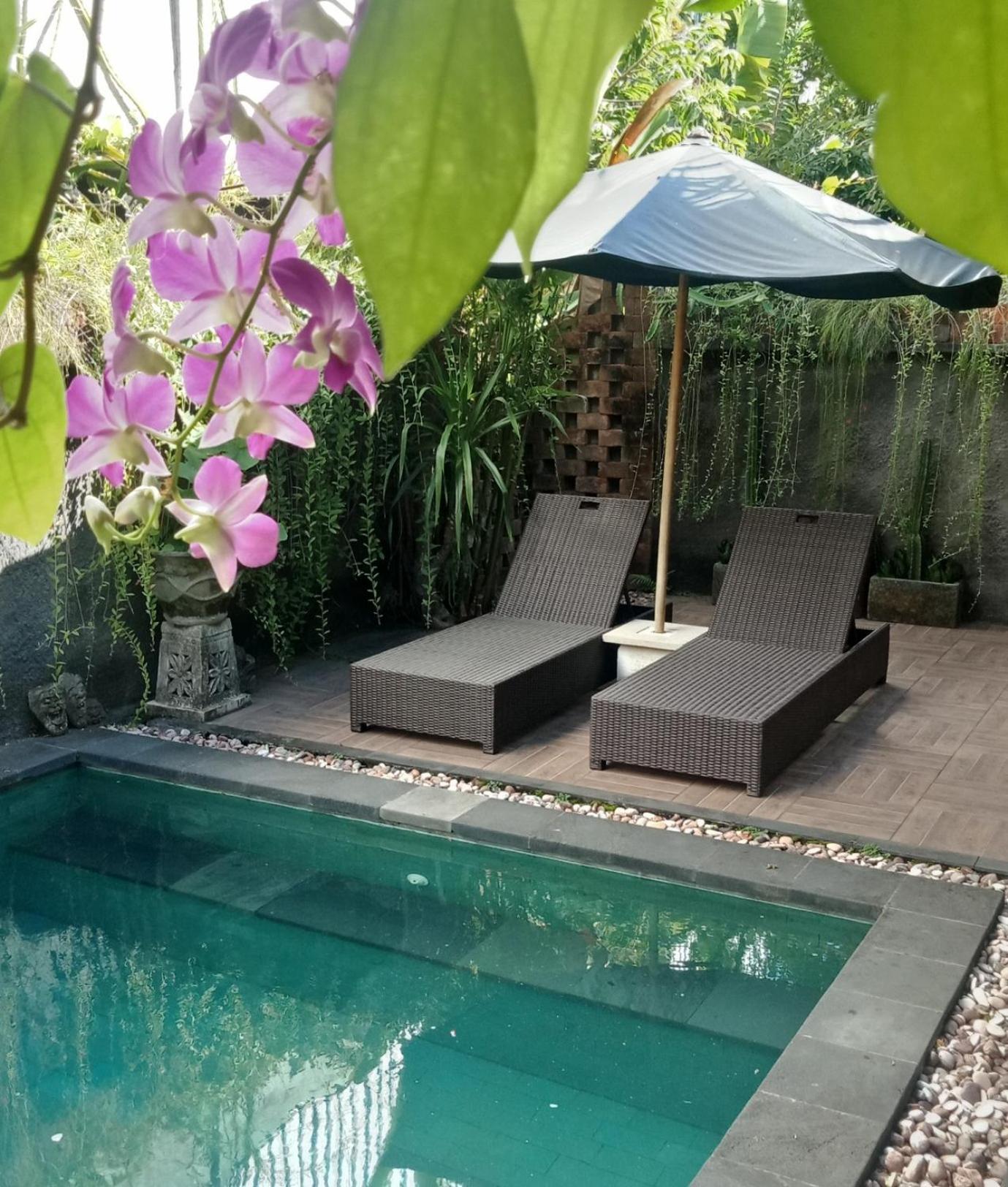 D'Puja Home Stay And Spa นูซาดูอา ภายนอก รูปภาพ