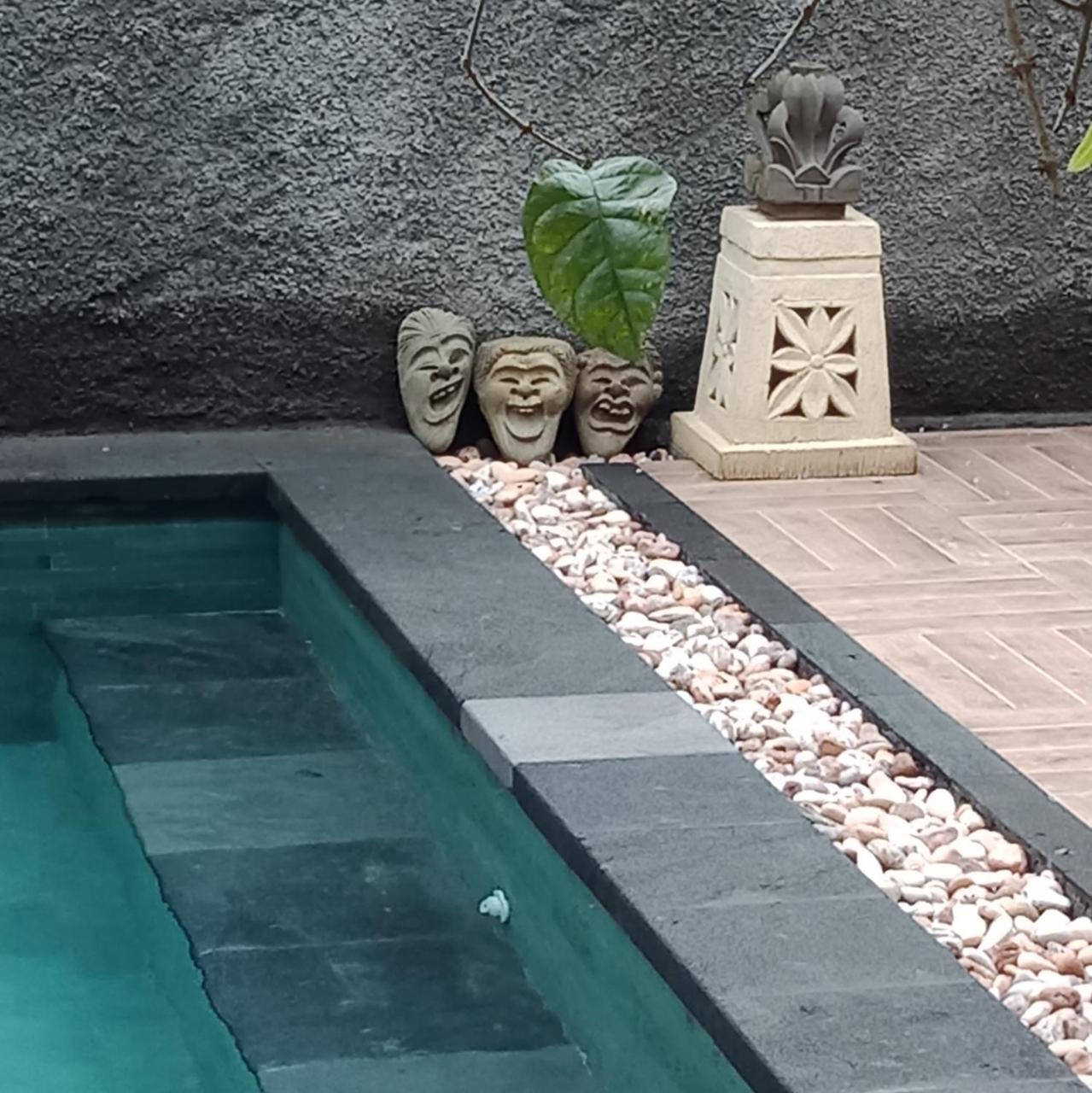 D'Puja Home Stay And Spa นูซาดูอา ภายนอก รูปภาพ